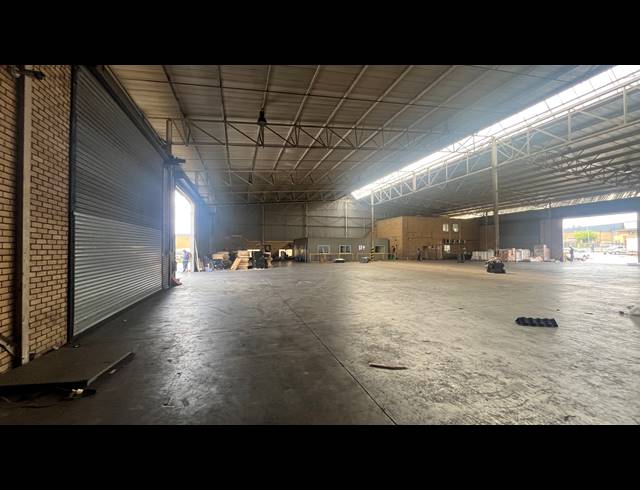 1,850M² WAREHOUSE FOR SALE IN SPARTAN